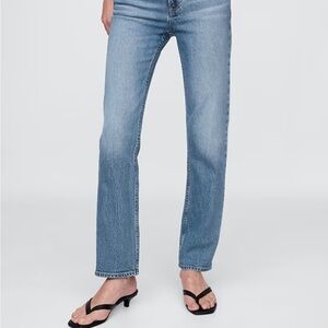 GAP vintage slim high rise jeans in medium indigo. Size 8S.